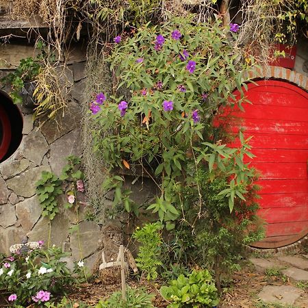 The Hobbit La Comarca Hotel Nueva San Salvador Buitenkant foto