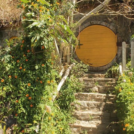 The Hobbit La Comarca Hotel Nueva San Salvador Buitenkant foto