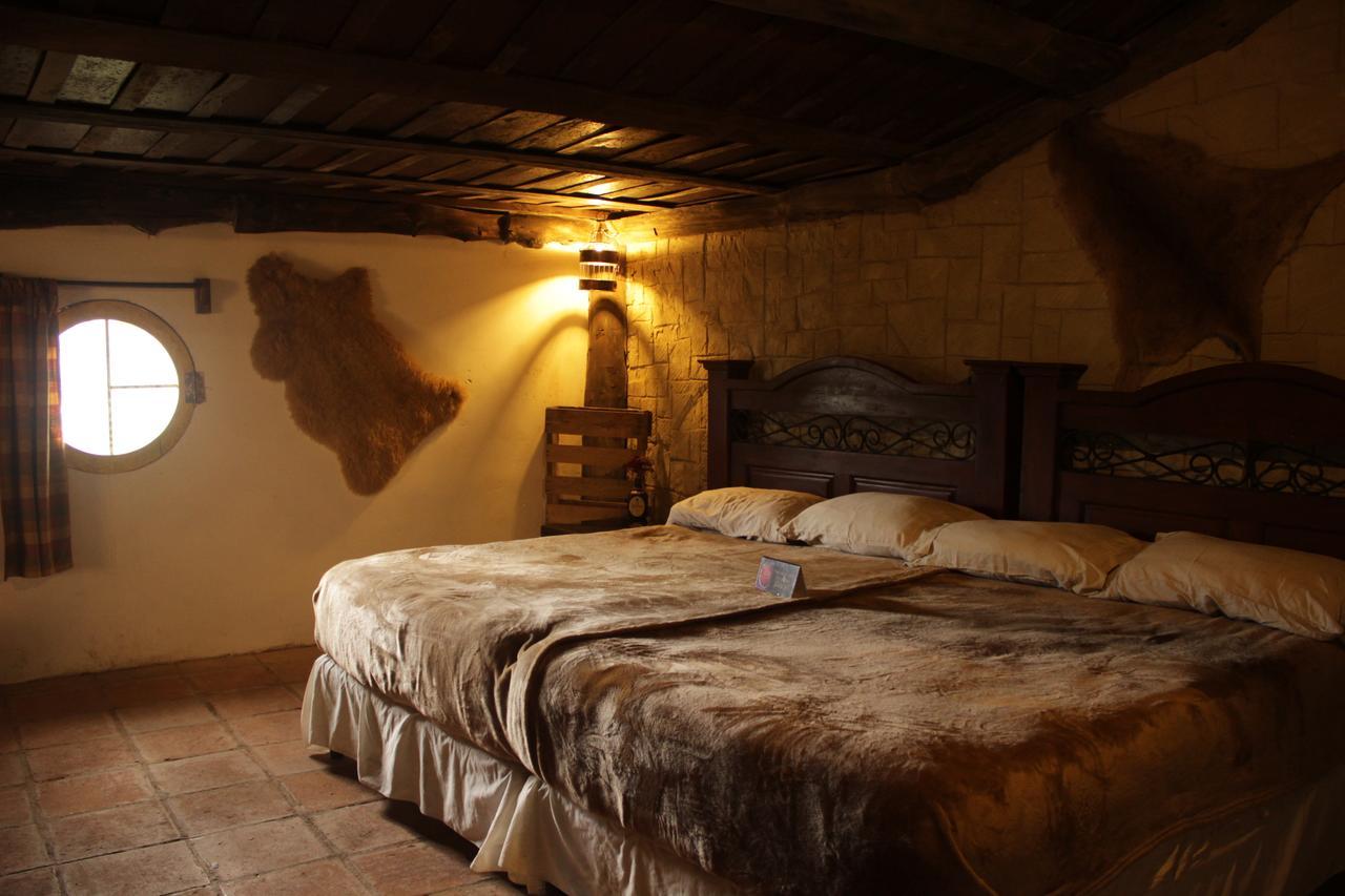 The Hobbit La Comarca Hotel Nueva San Salvador Buitenkant foto