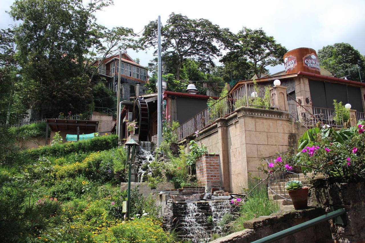 The Hobbit La Comarca Hotel Nueva San Salvador Buitenkant foto