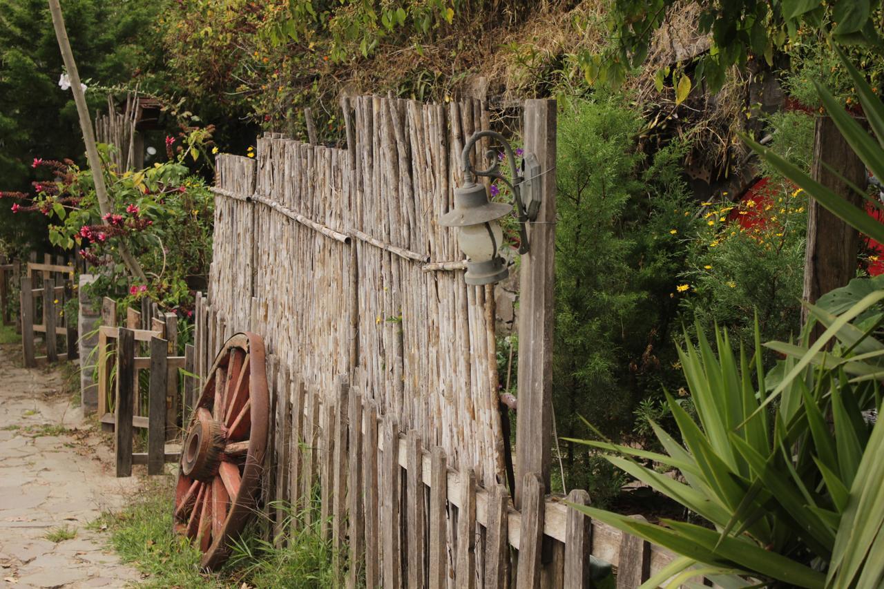 The Hobbit La Comarca Hotel Nueva San Salvador Buitenkant foto
